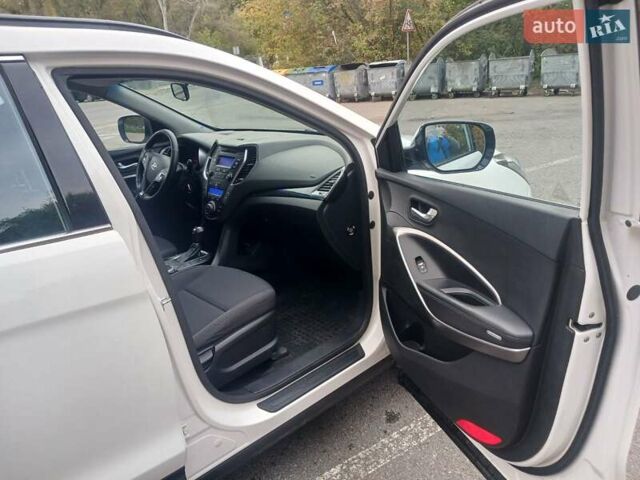 Хендай Санта Фе 2013 в Полтаве на Automoto.ua Белый Хендай Санта Фе, объемом двигателя 2.2 л и пробегом 123 тыс. км за 16999 $, фото 17 на Automoto.ua