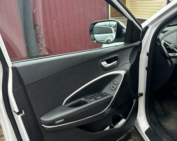 Белый Хендай Санта Фе, объемом двигателя 2.36 л и пробегом 193 тыс. км за 16800 $, фото 17 на Automoto.ua