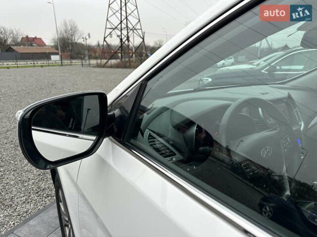 Білий Хендай Санта Фе, об'ємом двигуна 2.2 л та пробігом 124 тис. км за 18700 $, фото 45 на Automoto.ua