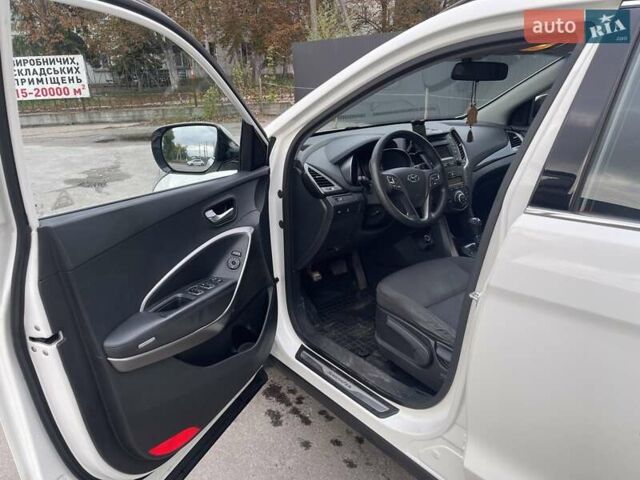 Белый Хендай Санта Фе, объемом двигателя 2.2 л и пробегом 247 тыс. км за 16800 $, фото 11 на Automoto.ua