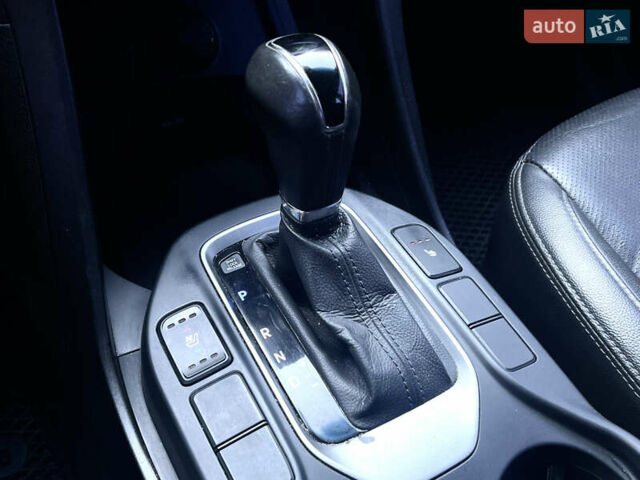 Білий Хендай Санта Фе, об'ємом двигуна 2 л та пробігом 223 тис. км за 17900 $, фото 24 на Automoto.ua