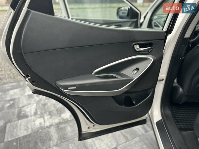 Білий Хендай Санта Фе, об'ємом двигуна 2.2 л та пробігом 124 тис. км за 18700 $, фото 63 на Automoto.ua