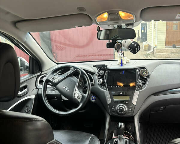 Белый Хендай Санта Фе, объемом двигателя 2.36 л и пробегом 193 тыс. км за 16800 $, фото 11 на Automoto.ua