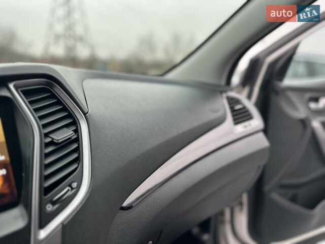 Білий Хендай Санта Фе, об'ємом двигуна 2.2 л та пробігом 124 тис. км за 18700 $, фото 58 на Automoto.ua