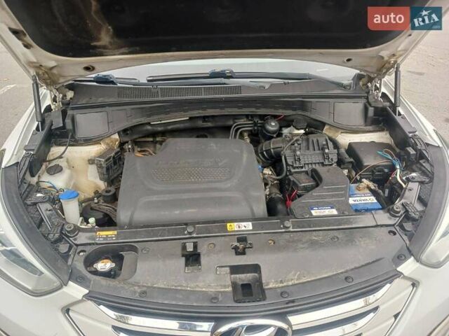 Хендай Санта Фе 2013 в Полтаве на Automoto.ua Белый Хендай Санта Фе, объемом двигателя 2.2 л и пробегом 123 тыс. км за 16999 $, фото 15 на Automoto.ua