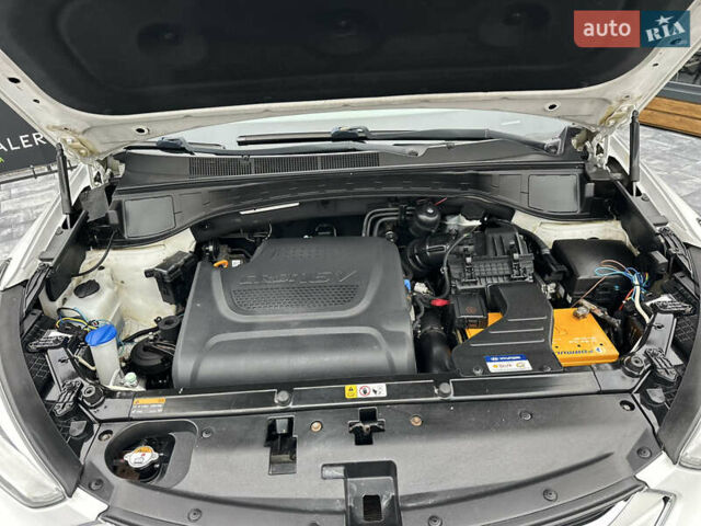 Білий Хендай Санта Фе, об'ємом двигуна 2.2 л та пробігом 124 тис. км за 18700 $, фото 81 на Automoto.ua