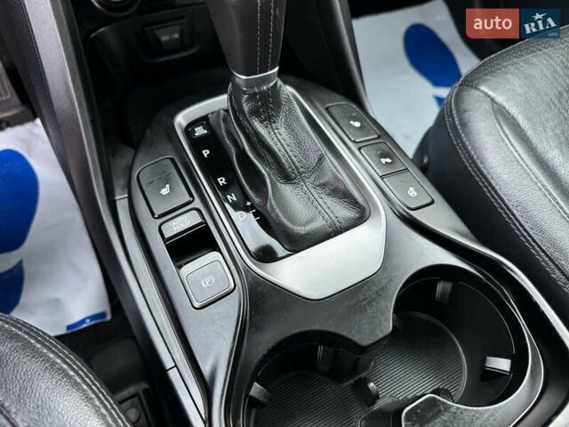 Білий Хендай Санта Фе, об'ємом двигуна 2.2 л та пробігом 185 тис. км за 17800 $, фото 28 на Automoto.ua