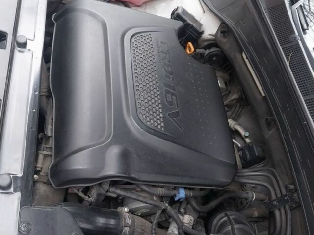 Белый Хендай Санта Фе, объемом двигателя 2.2 л и пробегом 160 тыс. км за 16000 $, фото 3 на Automoto.ua