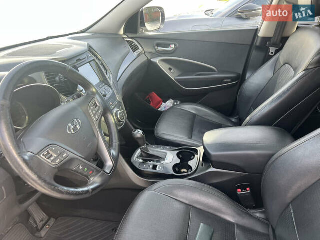 Белый Хендай Санта Фе, объемом двигателя 2.2 л и пробегом 206 тыс. км за 16000 $, фото 8 на Automoto.ua