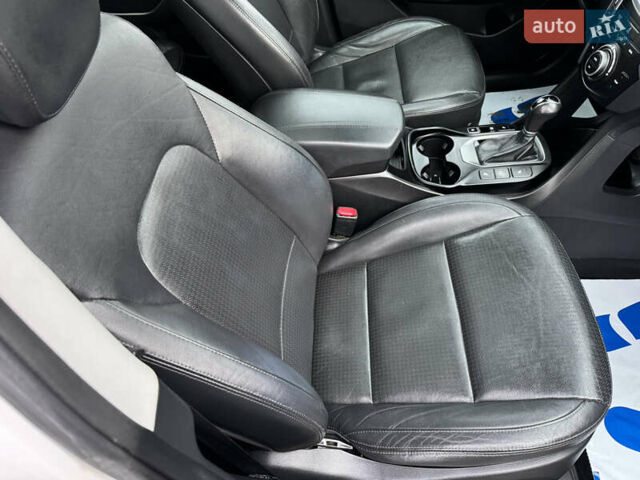 Білий Хендай Санта Фе, об'ємом двигуна 2.2 л та пробігом 185 тис. км за 17800 $, фото 39 на Automoto.ua