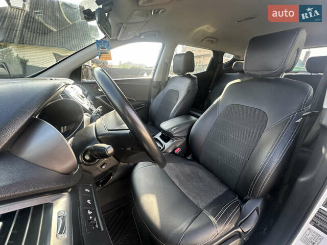 Белый Хендай Санта Фе, объемом двигателя 2.2 л и пробегом 123 тыс. км за 17300 $, фото 57 на Automoto.ua