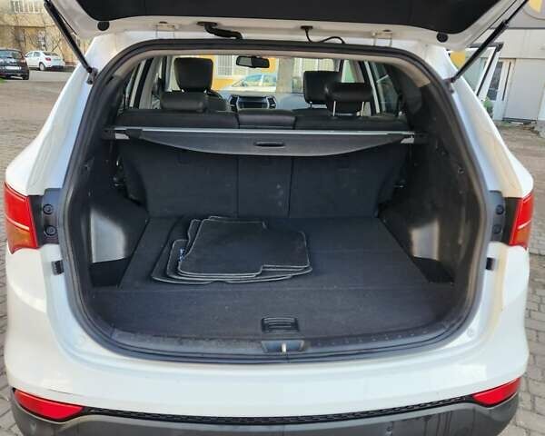 Белый Хендай Санта Фе, объемом двигателя 2.2 л и пробегом 250 тыс. км за 14150 $, фото 9 на Automoto.ua