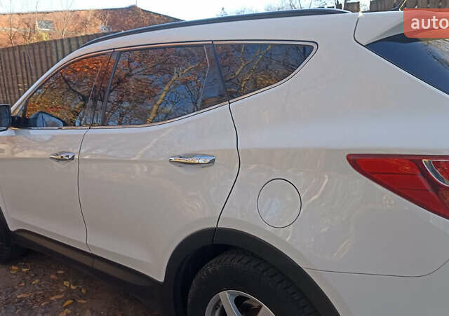 Белый Хендай Санта Фе, объемом двигателя 2.2 л и пробегом 306 тыс. км за 14500 $, фото 5 на Automoto.ua