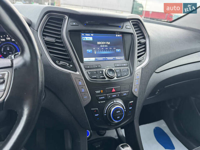 Білий Хендай Санта Фе, об'ємом двигуна 2.2 л та пробігом 185 тис. км за 17800 $, фото 24 на Automoto.ua