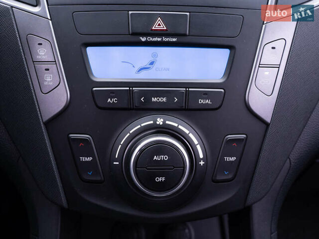 Хендай Санта Фе 2013 в Одессе на Automoto.ua Белый Хендай Санта Фе, объемом двигателя 2 л и пробегом 181 тыс. км за 15700 $, фото 39 на Automoto.ua