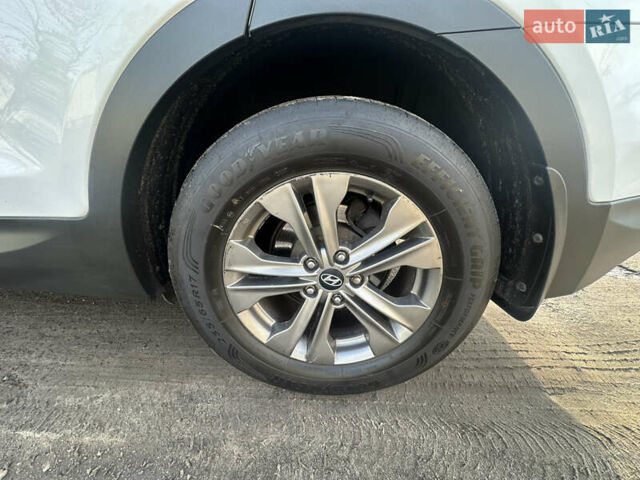 Белый Хендай Санта Фе, объемом двигателя 2.2 л и пробегом 123 тыс. км за 17300 $, фото 23 на Automoto.ua