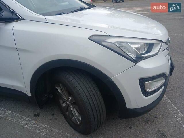 Хендай Санта Фе 2013 в Полтаве на Automoto.ua Белый Хендай Санта Фе, объемом двигателя 2.2 л и пробегом 123 тыс. км за 16999 $, фото 16 на Automoto.ua