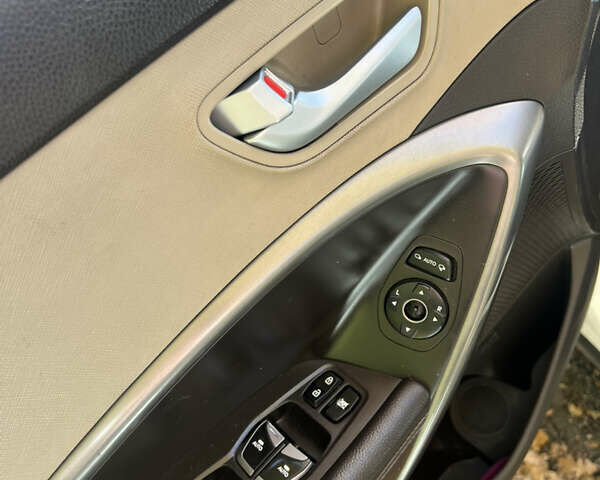 Белый Хендай Санта Фе, объемом двигателя 2.2 л и пробегом 306 тыс. км за 14500 $, фото 17 на Automoto.ua