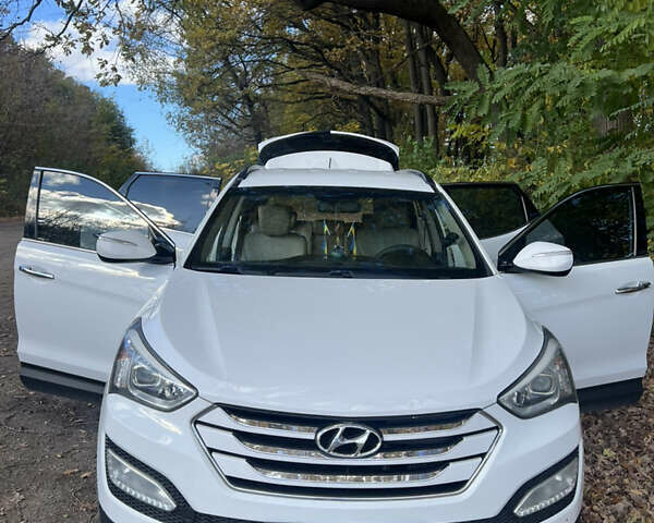 Белый Хендай Санта Фе, объемом двигателя 2.2 л и пробегом 306 тыс. км за 14500 $, фото 3 на Automoto.ua