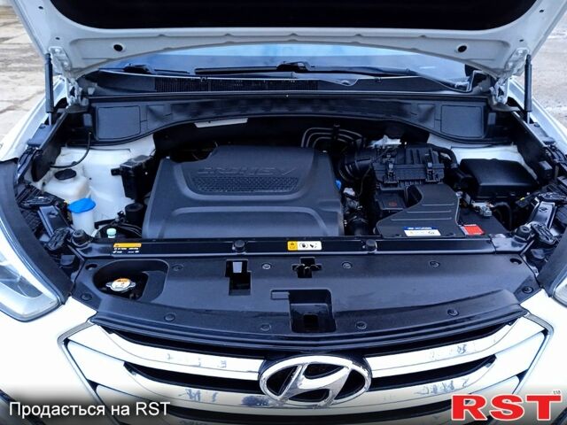 Хендай Санта Фе 2013 в Изюме на Automoto.ua Белый Хендай Санта Фе, объемом двигателя 2.2 л и пробегом 150 тыс. км за 19800 $, фото 4 на Automoto.ua