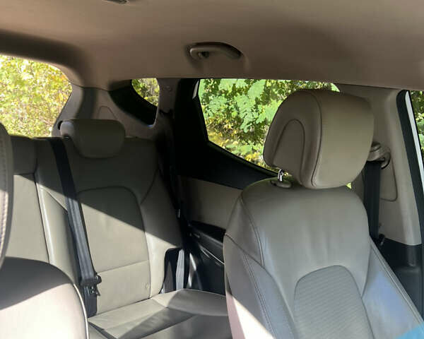 Белый Хендай Санта Фе, объемом двигателя 2.2 л и пробегом 306 тыс. км за 14500 $, фото 16 на Automoto.ua