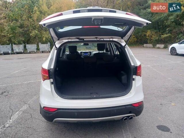 Хендай Санта Фе 2013 в Полтаве на Automoto.ua Белый Хендай Санта Фе, объемом двигателя 2.2 л и пробегом 123 тыс. км за 16999 $, фото 13 на Automoto.ua
