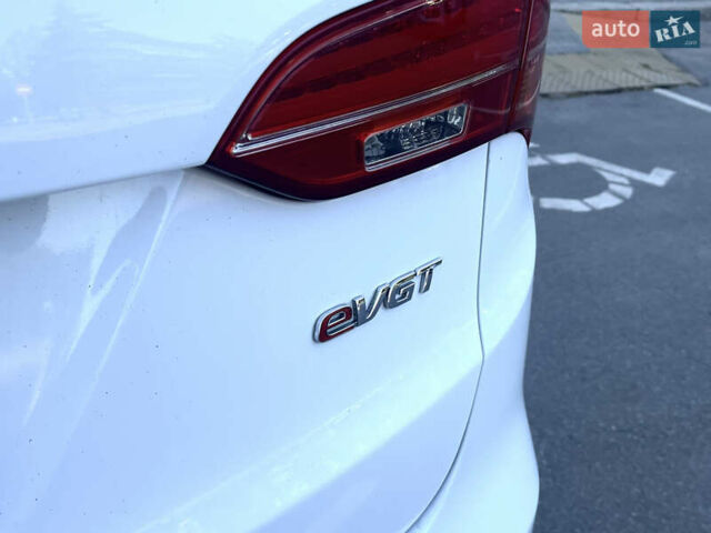 Білий Хендай Санта Фе, об'ємом двигуна 2 л та пробігом 223 тис. км за 17900 $, фото 9 на Automoto.ua