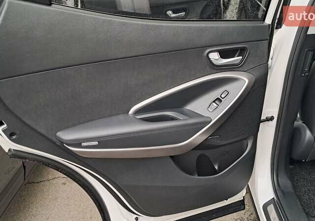 Белый Хендай Санта Фе, объемом двигателя 2 л и пробегом 183 тыс. км за 17300 $, фото 13 на Automoto.ua