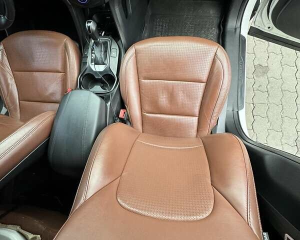Белый Хендай Санта Фе, объемом двигателя 2 л и пробегом 160 тыс. км за 14500 $, фото 21 на Automoto.ua