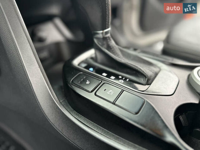 Білий Хендай Санта Фе, об'ємом двигуна 2.2 л та пробігом 124 тис. км за 18700 $, фото 54 на Automoto.ua