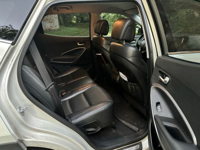 Хендай Санта Фе 2013 в Черновцах на Automoto.ua Белый Хендай Санта Фе, объемом двигателя 2.2 л и пробегом 235 тыс. км за 12432 $, фото 18 на Automoto.ua