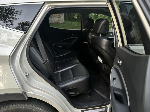 Хендай Санта Фе 2013 в Черновцах на Automoto.ua Белый Хендай Санта Фе, объемом двигателя 2.2 л и пробегом 235 тыс. км за 12432 $, фото 15 на Automoto.ua