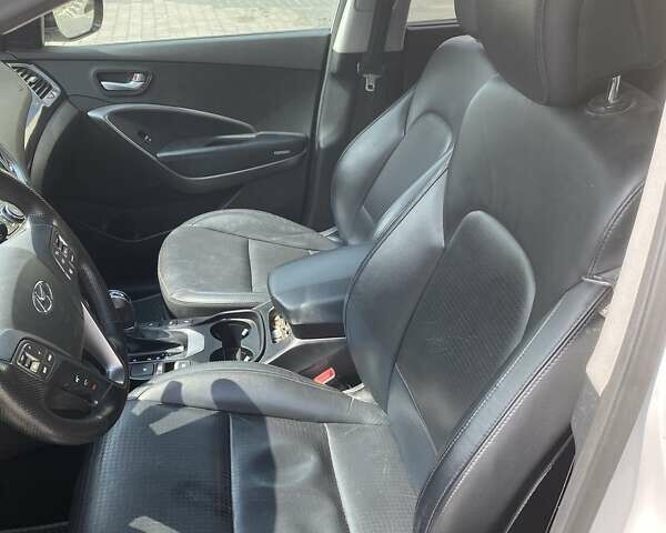 Белый Хендай Санта Фе, объемом двигателя 2.2 л и пробегом 214 тыс. км за 23000 $, фото 13 на Automoto.ua