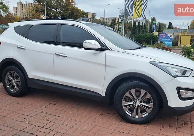 Белый Хендай Санта Фе, объемом двигателя 2.2 л и пробегом 235 тыс. км за 15500 $, фото 7 на Automoto.ua