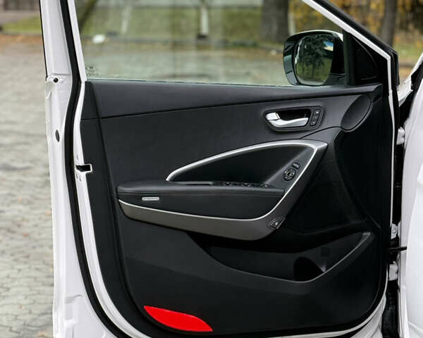 Белый Хендай Санта Фе, объемом двигателя 2.2 л и пробегом 185 тыс. км за 18700 $, фото 33 на Automoto.ua