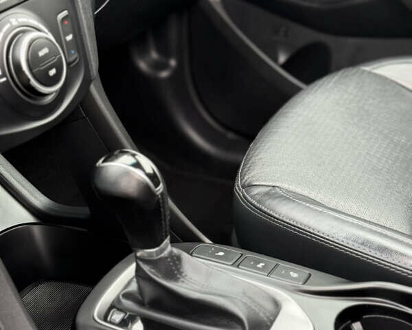 Белый Хендай Санта Фе, объемом двигателя 2.2 л и пробегом 185 тыс. км за 18700 $, фото 43 на Automoto.ua