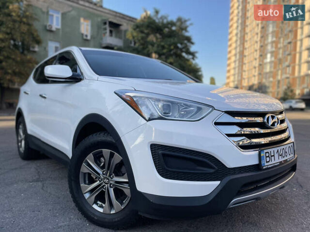Белый Хендай Санта Фе, объемом двигателя 2.36 л и пробегом 141 тыс. км за 12350 $, фото 1 на Automoto.ua