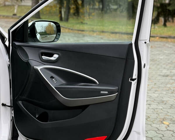 Белый Хендай Санта Фе, объемом двигателя 2.2 л и пробегом 185 тыс. км за 18700 $, фото 49 на Automoto.ua