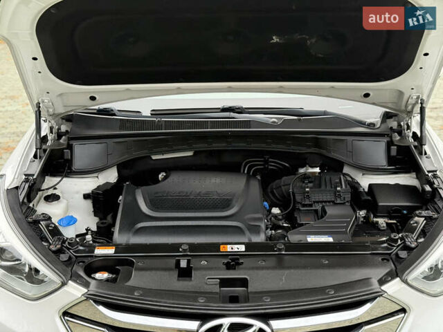 Белый Хендай Санта Фе, объемом двигателя 2.2 л и пробегом 185 тыс. км за 18700 $, фото 85 на Automoto.ua