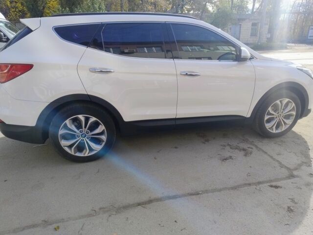 Белый Хендай Санта Фе, объемом двигателя 2 л и пробегом 240 тыс. км за 15500 $, фото 1 на Automoto.ua