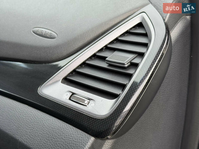 Белый Хендай Санта Фе, объемом двигателя 2.2 л и пробегом 167 тыс. км за 17450 $, фото 51 на Automoto.ua