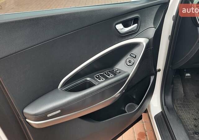 Белый Хендай Санта Фе, объемом двигателя 2.2 л и пробегом 235 тыс. км за 15500 $, фото 40 на Automoto.ua