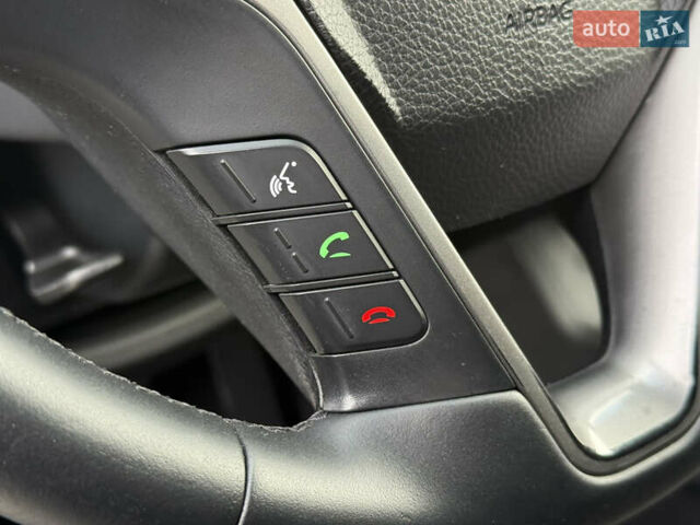 Белый Хендай Санта Фе, объемом двигателя 2.2 л и пробегом 167 тыс. км за 17450 $, фото 62 на Automoto.ua