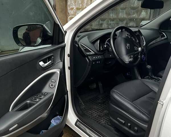 Белый Хендай Санта Фе, объемом двигателя 2.2 л и пробегом 197 тыс. км за 18000 $, фото 6 на Automoto.ua