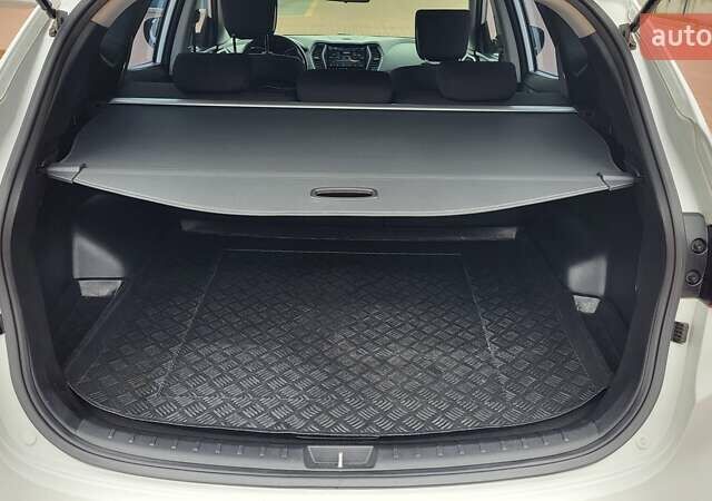 Белый Хендай Санта Фе, объемом двигателя 2.2 л и пробегом 235 тыс. км за 15500 $, фото 58 на Automoto.ua