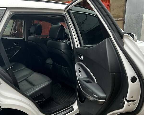 Белый Хендай Санта Фе, объемом двигателя 2.2 л и пробегом 197 тыс. км за 18000 $, фото 11 на Automoto.ua