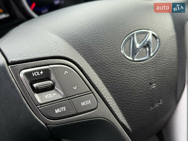 Белый Хендай Санта Фе, объемом двигателя 2.2 л и пробегом 167 тыс. км за 17450 $, фото 60 на Automoto.ua