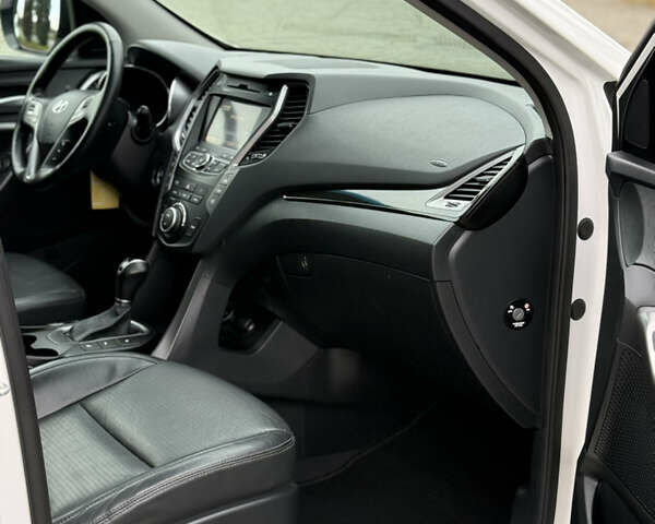 Белый Хендай Санта Фе, объемом двигателя 2.2 л и пробегом 185 тыс. км за 18700 $, фото 52 на Automoto.ua