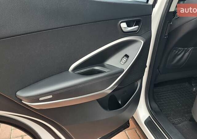 Белый Хендай Санта Фе, объемом двигателя 2.2 л и пробегом 235 тыс. км за 15500 $, фото 44 на Automoto.ua