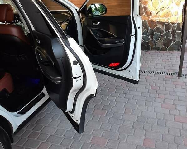 Белый Хендай Санта Фе, объемом двигателя 2.2 л и пробегом 177 тыс. км за 22600 $, фото 6 на Automoto.ua